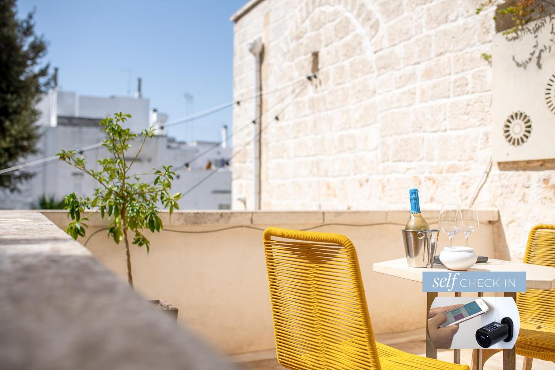 Vico Bianco Raro Smart Rooms Collection Ostuni Bagian luar foto