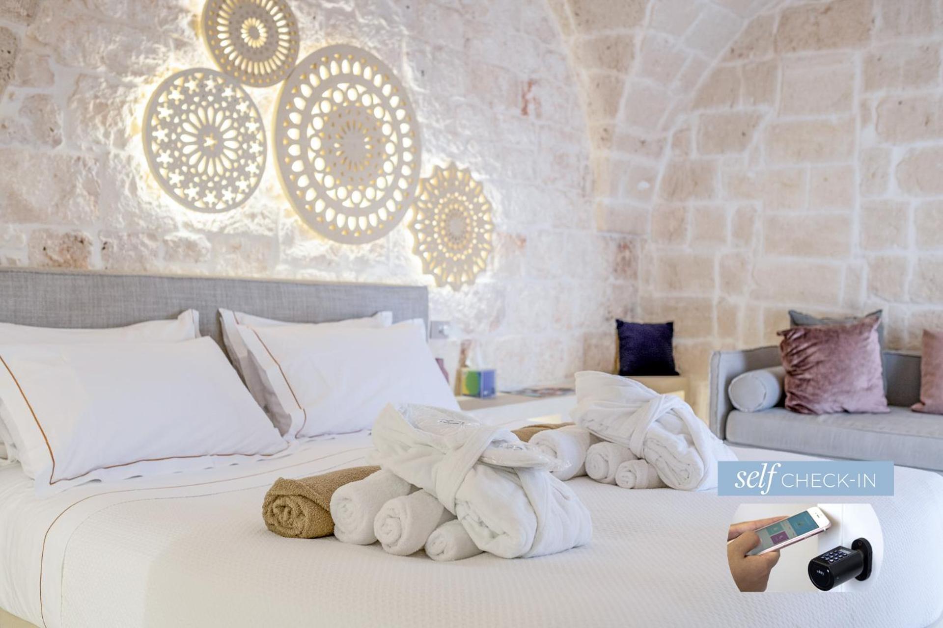 Vico Bianco Raro Smart Rooms Collection Ostuni Bagian luar foto