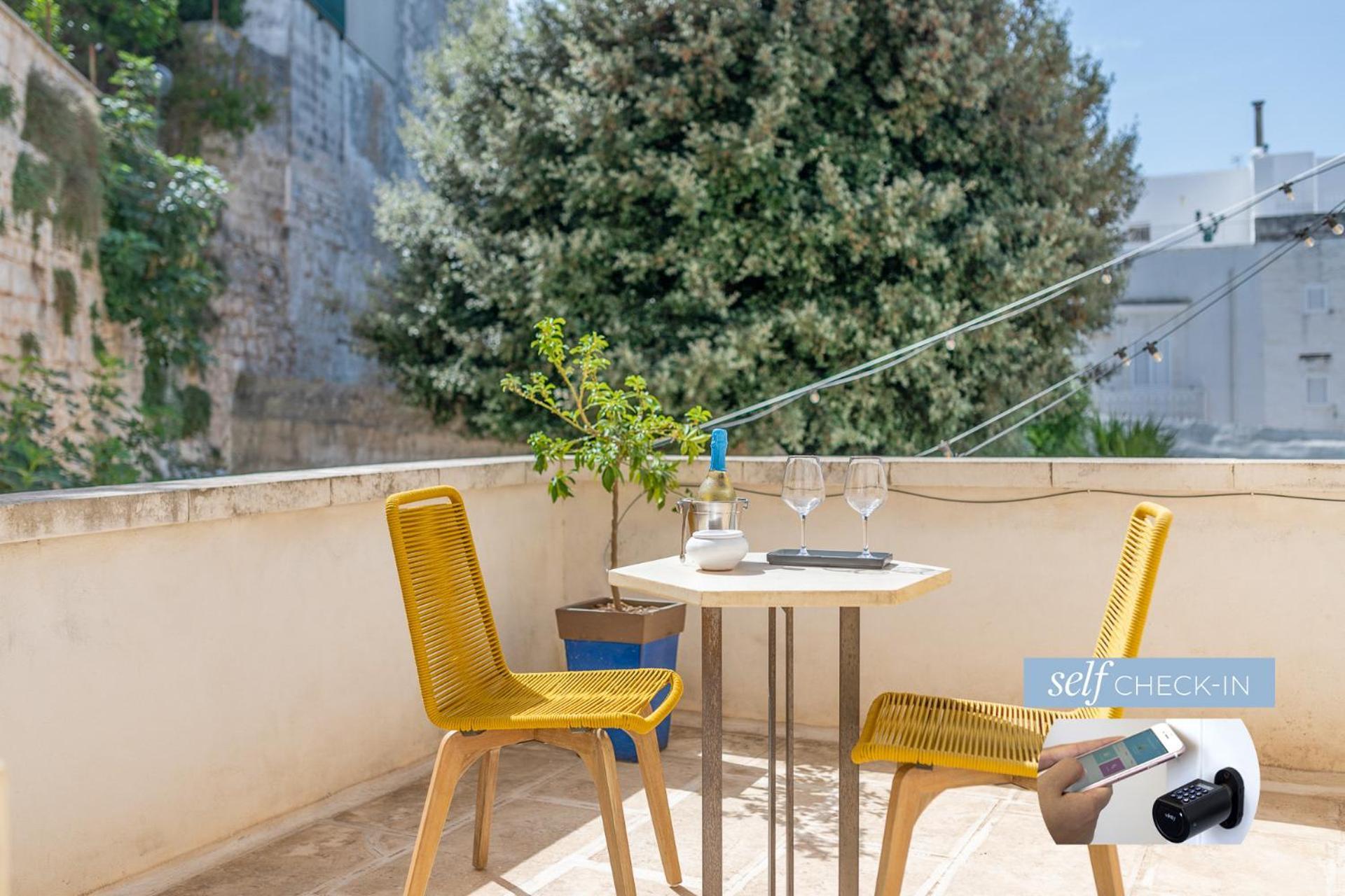Vico Bianco Raro Smart Rooms Collection Ostuni Bagian luar foto