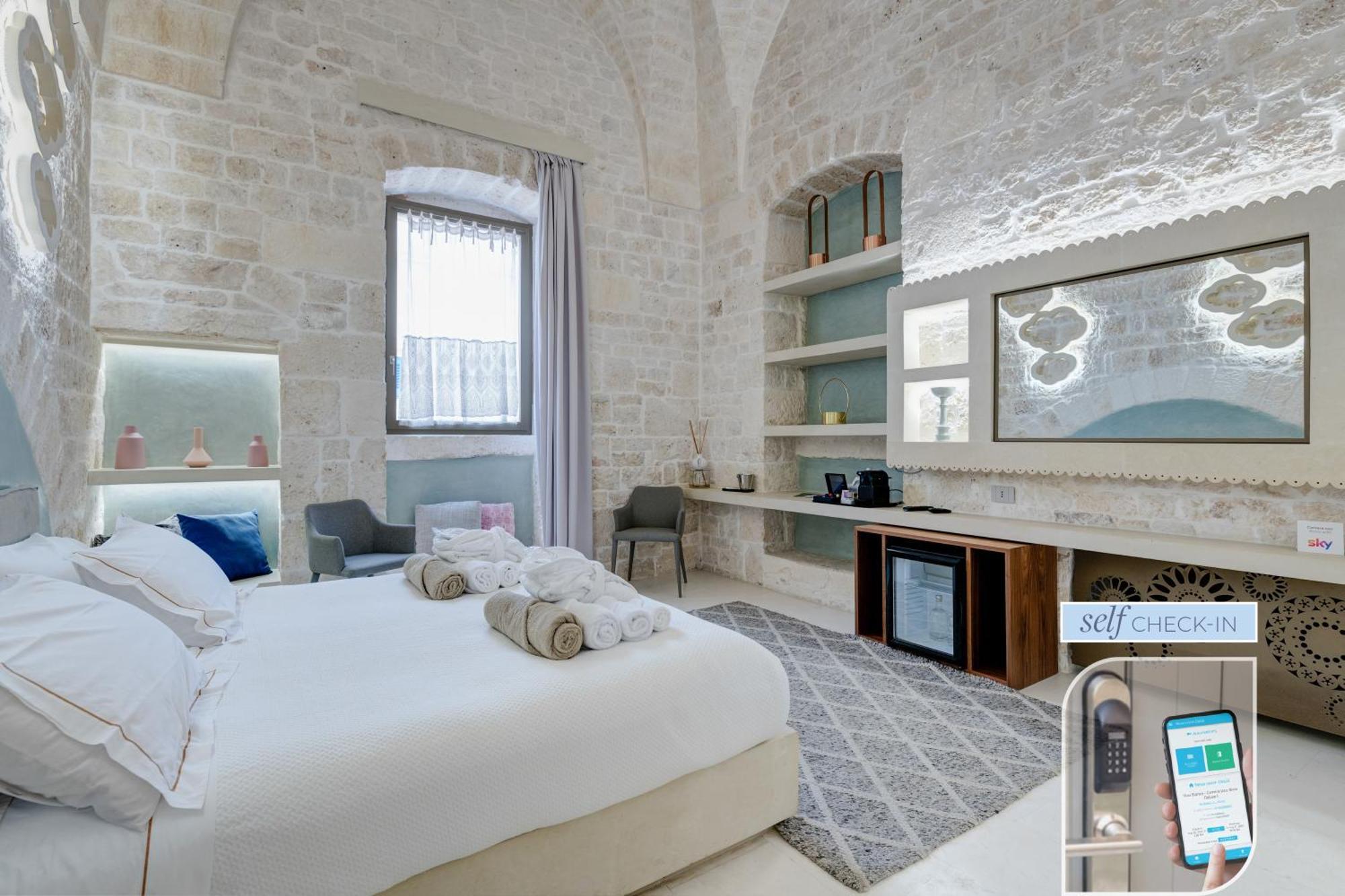 Vico Bianco Raro Smart Rooms Collection Ostuni Bagian luar foto