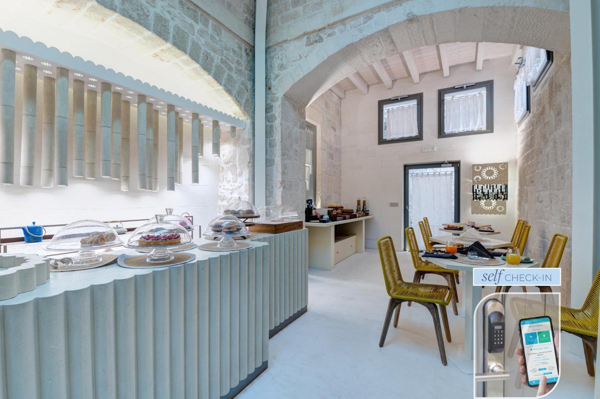 Vico Bianco Raro Smart Rooms Collection Ostuni Bagian luar foto