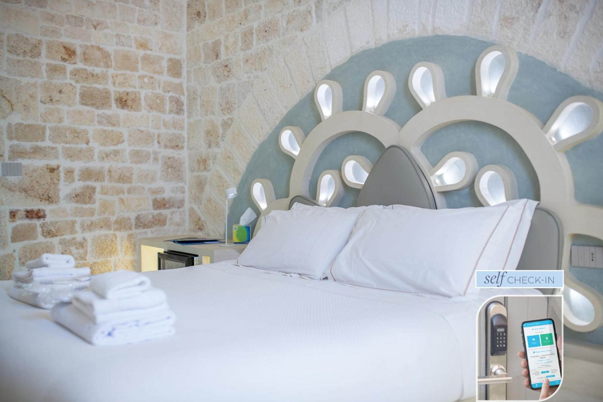 Vico Bianco Raro Smart Rooms Collection Ostuni Bagian luar foto